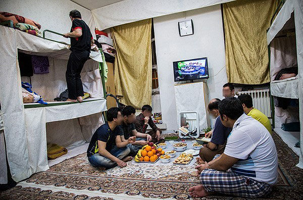 50 درصد کارهایی که در زندانهای سراسر کشور انجام میشود فرهنگی و تربیتی است/ ۴۰۰ نفر از زندانیان در دانشگاه های درون زندان تحصیل میکنند