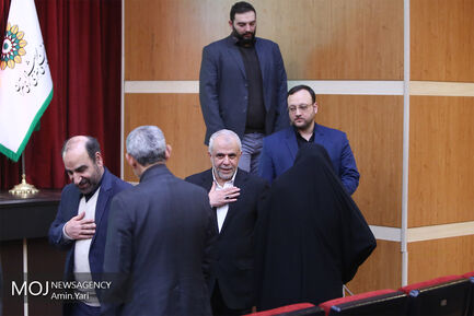 تجلیل از برگزیدگان شعر و ادبیات انقلاب 