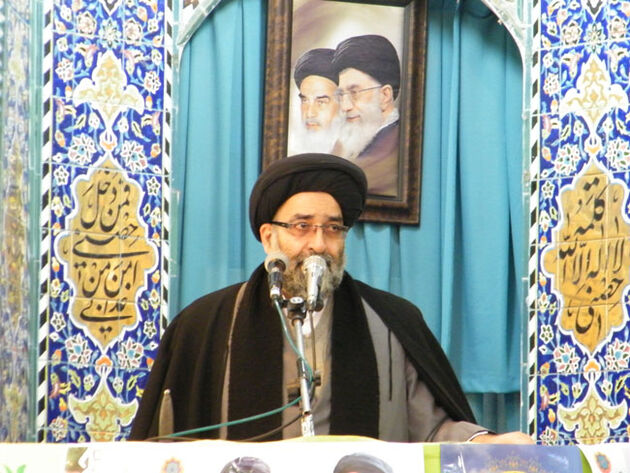کسانی که به دشمن لبخند می‌زنند انقلاب را درست درک نکرده‌اند