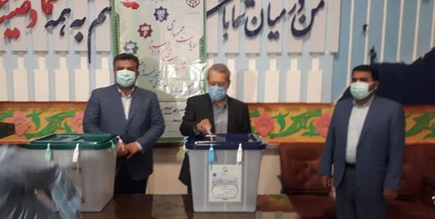  علی لاریجانی رای خود را در استان مازندران به صندوق انداخت