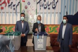  علی لاریجانی رای خود را در استان مازندران به صندوق انداخت