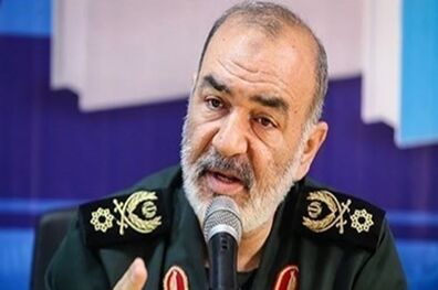 می توان با ایستادگی و صبر مقابل فشار‌های بی سابقه قدرت‌های بزرگ ایستاد