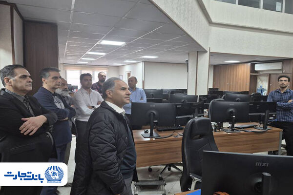 بازدید مدیرعامل و اعضای هیأت مدیره بانک تجارت از روند خدمت‌رسانی به مشتریان