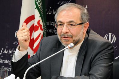 واکنش دستیار ظریف به تصاویر سقوط مردم افغانستان از هواپیما بر روی تی‌شرت‌های آمریکایی