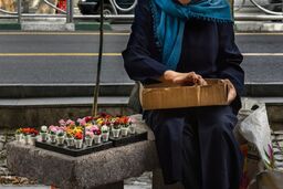برخورد فیزیکی ماموران سد معبر با دستفروشان اجتناب ناپذیر است