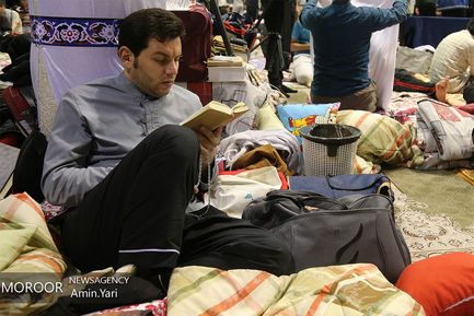 وداع دانشجویان معتکف با شهید گمنام در دانشگاه تهران