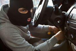 دستگیری سارقان حرفه ای لوازم خودرو در تهران