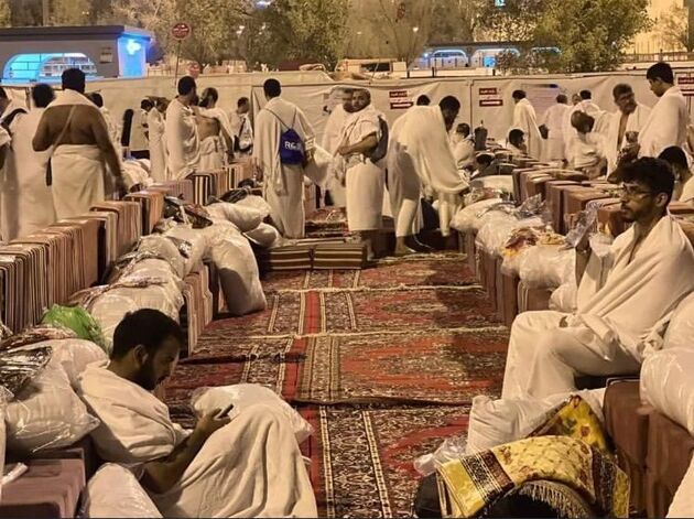 زائران برای انجام رمی جمرات سه‌گانه راهی سرزمین منا شدند