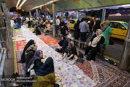 افطاری در  ترمینال تاکسی ونک