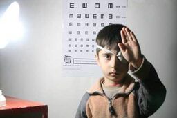 تنبلی چشم را در کودکی درمان کنید