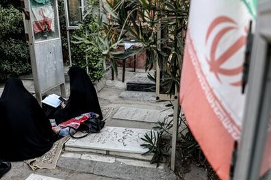 چند شهید در بهشت زهرای تهران دفن شده‌اند؟