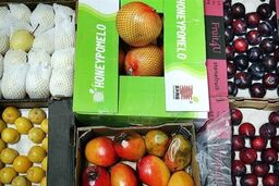 آخر سال و بازار داغ میوه های قاچاق/ هر مغازه روزی یک کارتن میوه قاچاق می فروشد