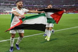تیم ملی مراکش صعودش را با پرچم فلسطین جشن گرفت + فیلم