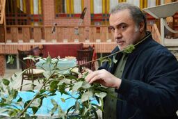 موسیقی سریال هست و نیست توسط  آرمان موسی پور ساخته می شود 