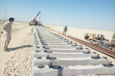 عملیات ریل‌گذاری خط‌آهن خاش-زاهدان به پایان رسید