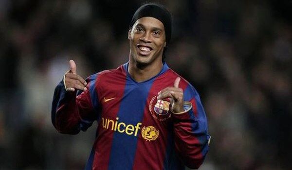 رونالدینیو در سن 38 سالگی از دنیای فوتبال خداحافظی‌ کرد