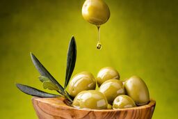 چرا خوردن روزانه زیتون توصیه می شود؟
