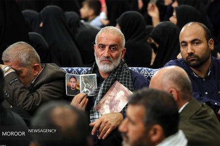 دیدار جمعی از خانواده‌های شهدای مرزبانی و مدافع حرم با مقام معظم رهبری