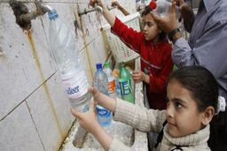 انتقال ۵ دستگاه تانکر آب آشامیدنی به منطقه غیزانیه توسط ستاد اجرایی فرمان امام