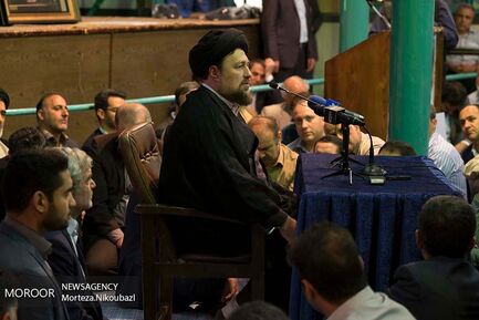 حضور، حسن خمینی، نوه بنیانگذار جمهوری اسلامی ایران و وزیر ارتباطات آقای محمدجواد آذری جهرمی در حسینیه جماران