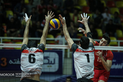 دیدار تیم های والیبال بانک سرمایه و شهرداری تبریز