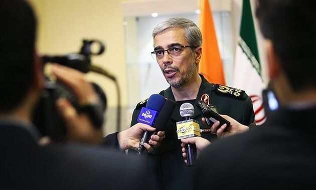 عامل عقب ماندگی کشور ما نیز سرسپردگی قاجار و پهلوی و عقب ماندگی کشور در حوزه علم و دانش بود
