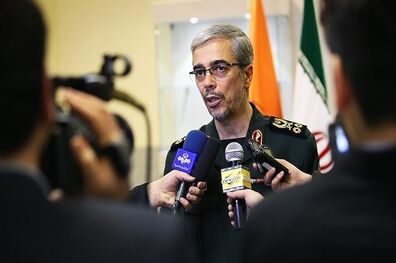 عامل عقب ماندگی کشور ما نیز سرسپردگی قاجار و پهلوی و عقب ماندگی کشور در حوزه علم و دانش بود