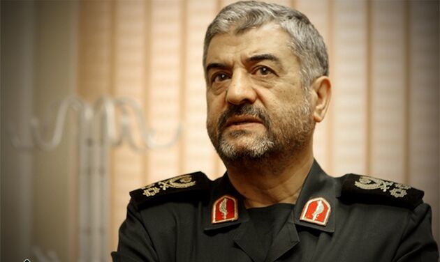 فرمانده کل سپاه پاسداران به مقام شامخ شهدای شهریاسوج ادای احترام  کرد