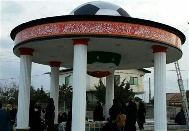 حضور منصوریان و رحمتی بر سر مزار کاپیتان فقید پرسپولیس 