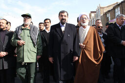 محسن رضایی به جمع راهپیمایان پیوست
