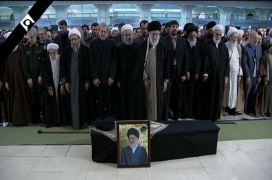 رهبر معظم انقلاب بر پیکر آیت الله شاهرودی نماز اقامه کردند