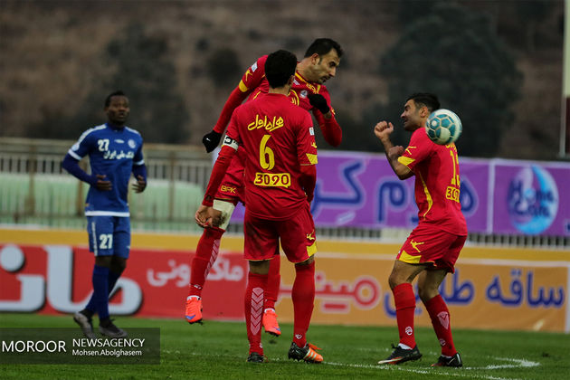 نتیجه نیمه اول بازی استقلال و نفت 1 - 0 به نفع نفت