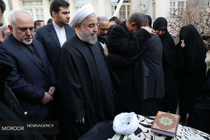 مراسم وداع با پیکر آیت الله هاشمی رفسنجانی در حسینیه جماران با حضور رییس جمهور