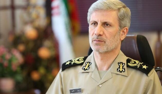 روحانی: امیر حاتمی کاملا به امور وزارت دفاع مسلط است
