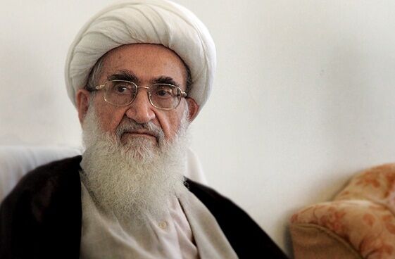 هر چه می‌توانید باید عظمت انقلاب را به مردم معرفی کنید