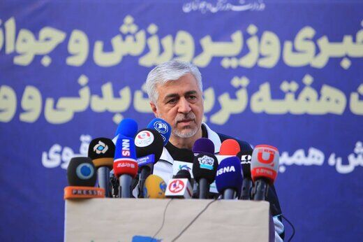 وزارت ورزش رنگی نیست!