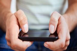 یک پنجم جوانان انگلیسی به استفاده از موبایل معتاد هستند