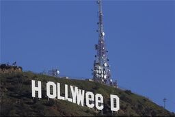 خرابکاران نشان «Hollywood» را به «HOLLYWeeD» تغییر دادند