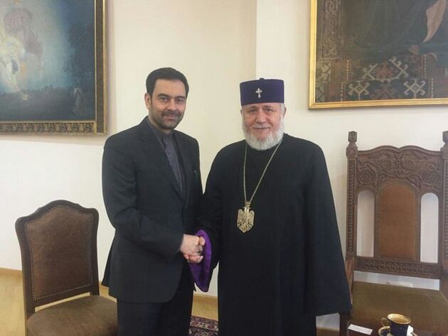 دیدار سفیر ایران در ایروان با اسقف اعظم ارامنه حوزه اچمیادزین