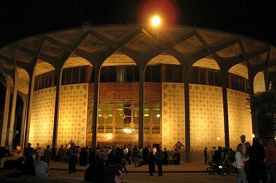 تالار قشقایی میزبان منم اومدم شد