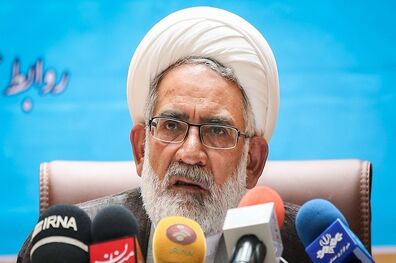  امروز سلاح دشمن در اتاق‌های تک تک ما و فرزندانمان مشغول فعالیت است