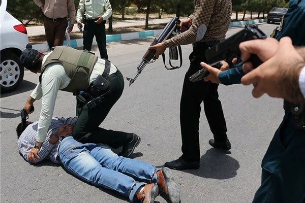 کشف بی‌سیم‌های غیرمجاز در بهارستان/886 دستگاه بی‌سیم قاچاق و فاقد مجوز را کشف و ضبط شد