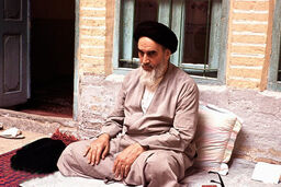 امام خمینی(ره) نخستین فردی بود که برای احیاء دین اسلام تلاش کرد