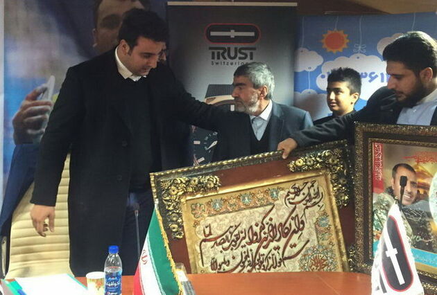 تقدیر احسان حدادی از خانواده‌ شهید ارغوانی