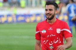 سروش رفیعی دو فصل با فولاد قرارداد دارد
