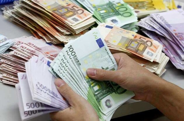 قیمت ارز در بازار آزاد تهران ۴ مرداد ۱۴۰۰ اعلام شد