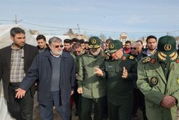 دیدار فرمانده کل سپاه با زلزله‌زدگان خوی
