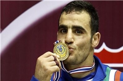 پیشنهاد رشوه کلان آذربایجان را رد کردم/ آقایان فقط بلدند عکس یادگاری بگیرند/ از قهرمانشان فقط با 150 هزار تومان تجلیل کردند