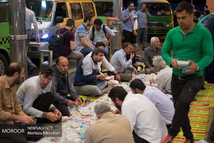 افطاری در  ترمینال تاکسی ونک