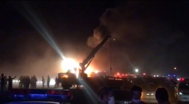 آغاز شناسایی اجساد حادثه تصادف اتوبوس با تانکر حمل سوخت در جاده کاشان